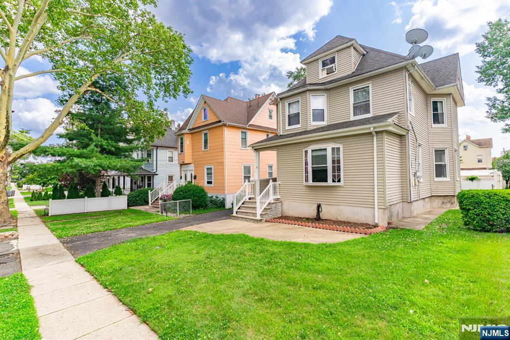 75 Clinton Place Hackensack, NJ 07601 - Photo 3 of 39 Gallery Image 3