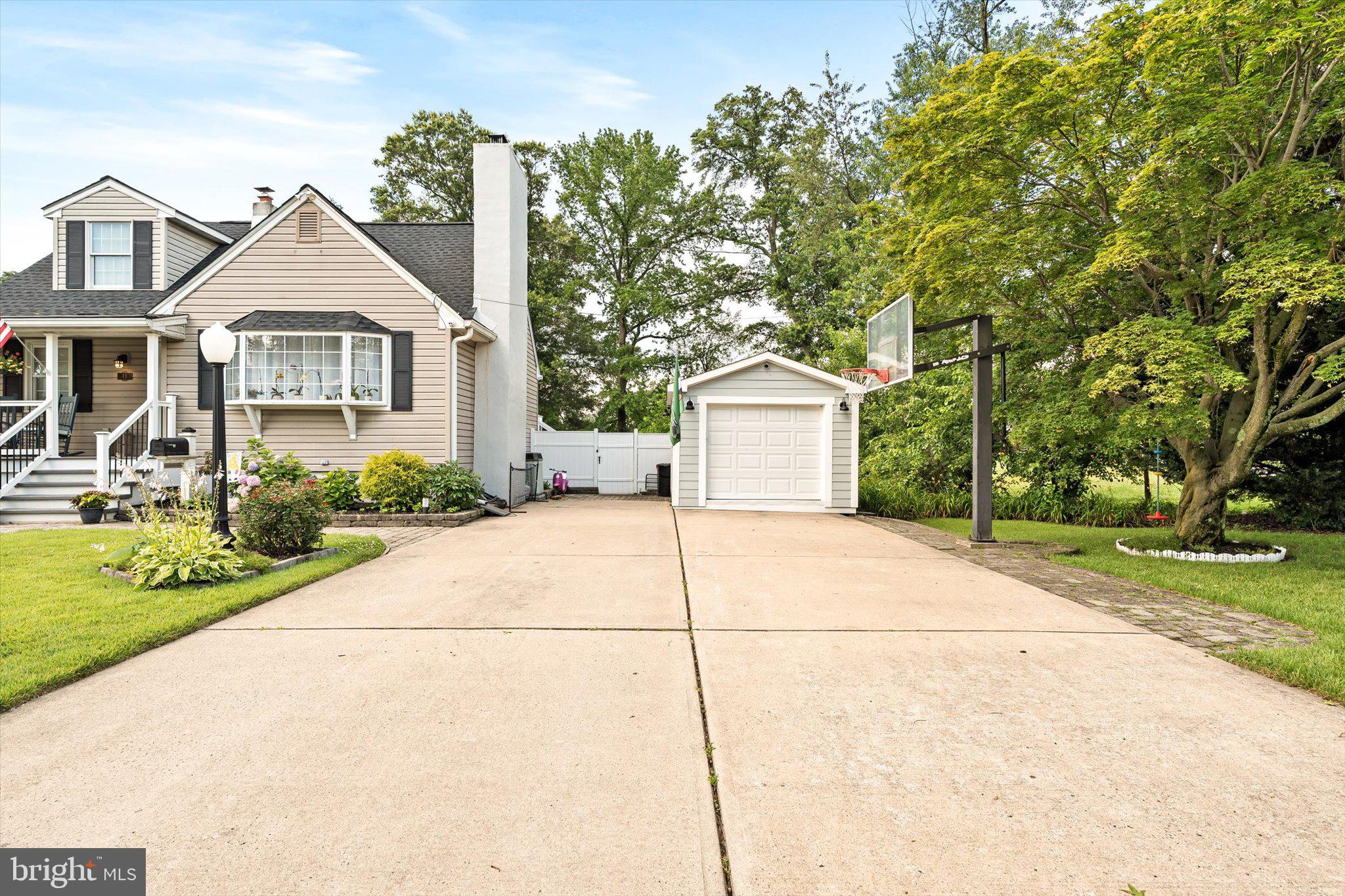 11 Kendall Road Hamilton, NJ 08690 - Photo 3 of 31