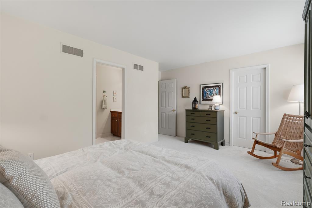 34555 Quaker Valley Road Farmington Hills, MI 48331 - Photo 28 of 53