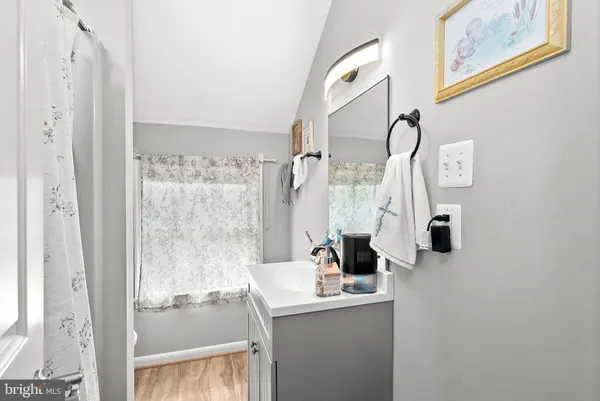 $650,000 | 9 Burke Circle, Hamilton, VA 20158