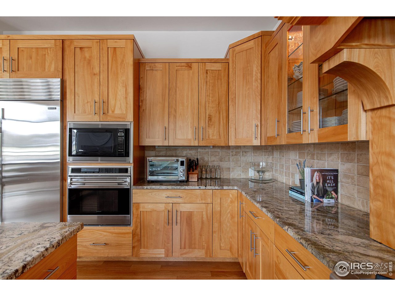 6922 Frying Pan Road Boulder, CO 80301 - Photo 20 of 39 a kitchen with stainless steel appliances granite countertop a stove a sink and a microwave