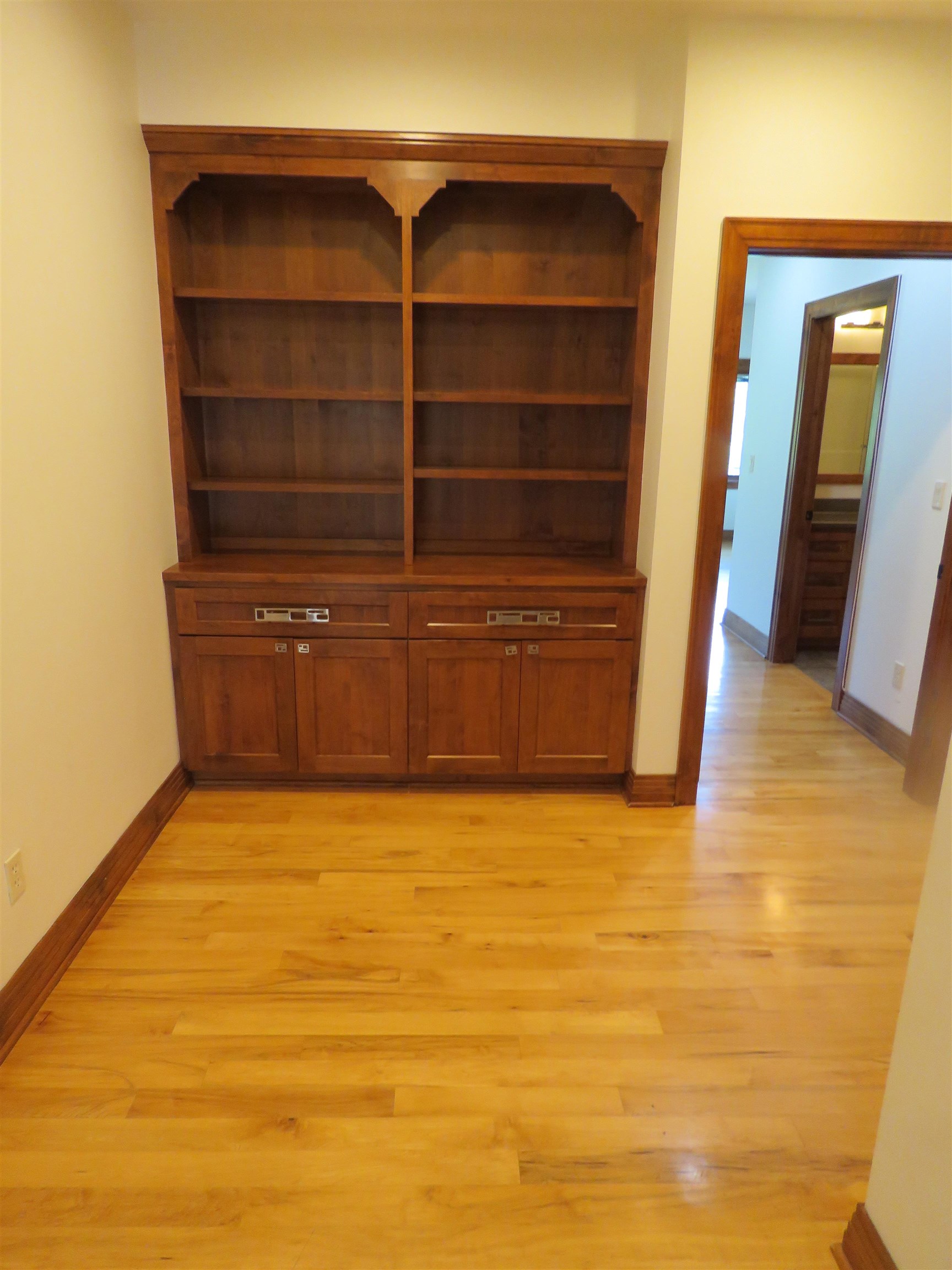 9090 North Range Line Road River Hills, WI 53217 - Photo 32 of 46 Gallery Image 32