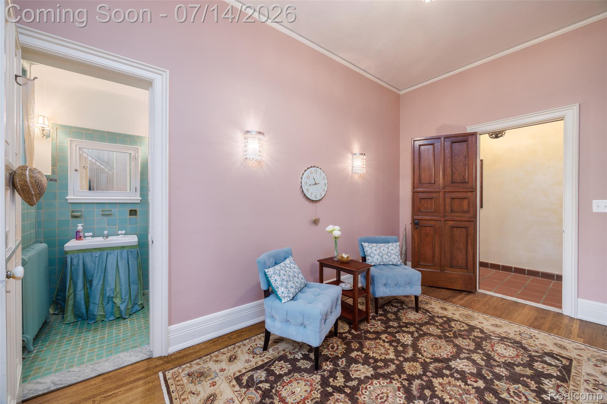 189 Cloverly Road Grosse Pointe, MI 48236 - Photo 30 of 96 Hardwood flooring complemented by a patterned area rug