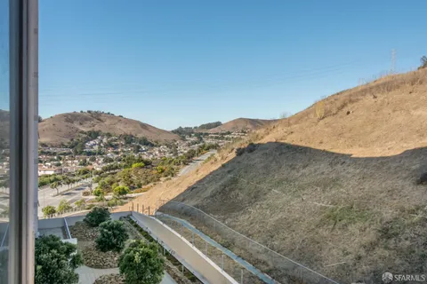 a view of an entryway with a livingroom