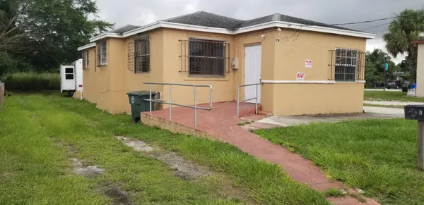$1,600 | 1607 Ave D, Fort Pierce, FL 34950