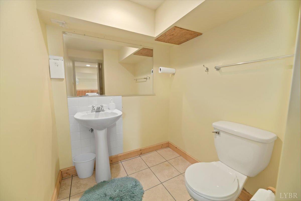 159 Blue Ridge Lane Amherst, VA 24521 - Photo 40 of 71 a bathroom with a sink toilet and a mirror