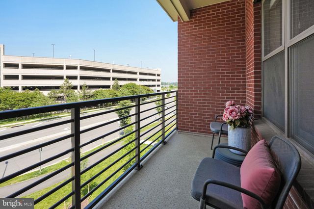 $720,000 | 2960 Vaden Drive, Unit 2305, Fairfax, VA 22031