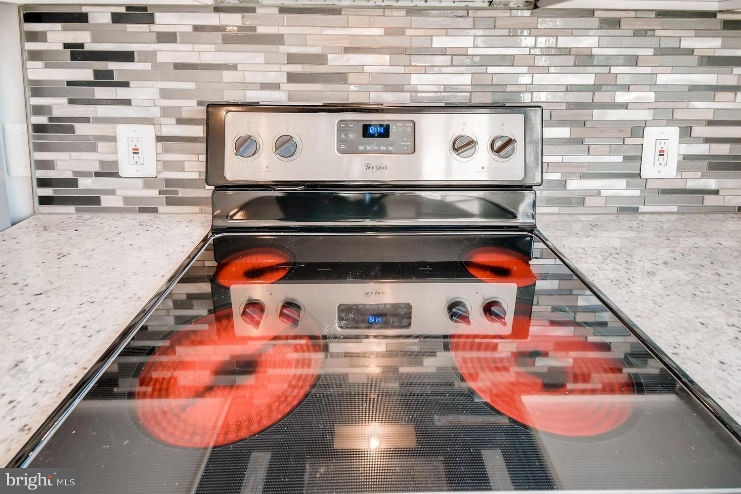 1575 Dellsway Road Towson, MD 21286 - Photo 14 of 30 ELECTRIC OVEN WITH BEAUTIFUL CERAMIC BACKSPLASH