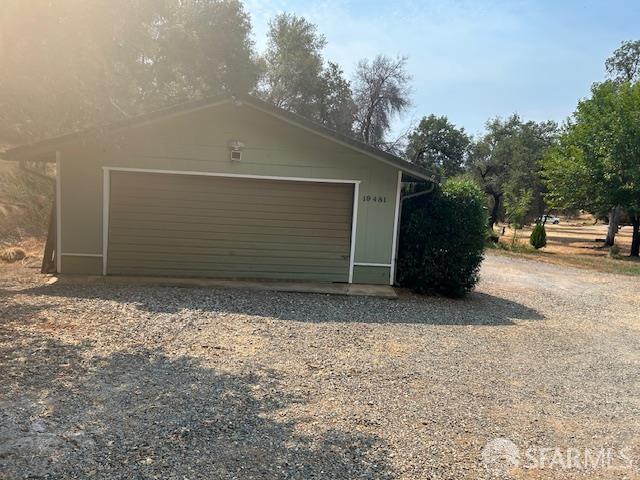 19481 Rambling Oak Drive Redding, CA 96003 - Photo 6 of 62 a view of backyard and garage