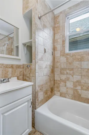 $1,800 | 121 West 19th Street, Unit 2R, Bayonne, NJ 07002