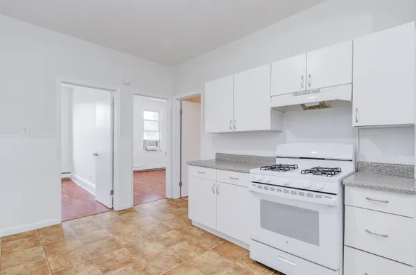 $1,800 | 121 West 19th Street, Unit 2R, Bayonne, NJ 07002