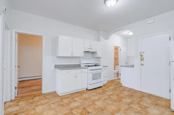 $1,800 | 121 West 19th Street, Unit 2R, Bayonne, NJ 07002