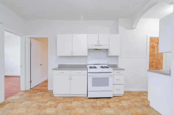 $1,800 | 121 West 19th Street, Unit 2R, Bayonne, NJ 07002