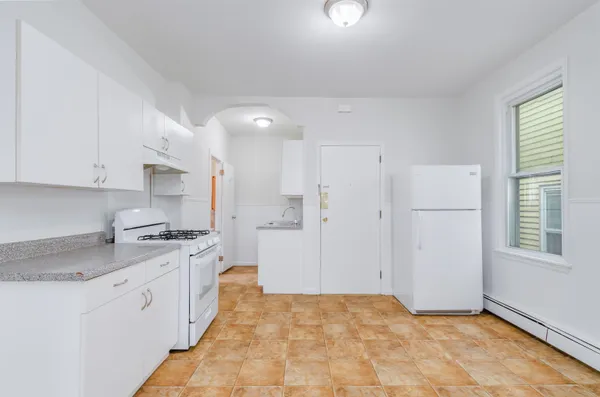 $1,800 | 121 West 19th Street, Unit 2R, Bayonne, NJ 07002