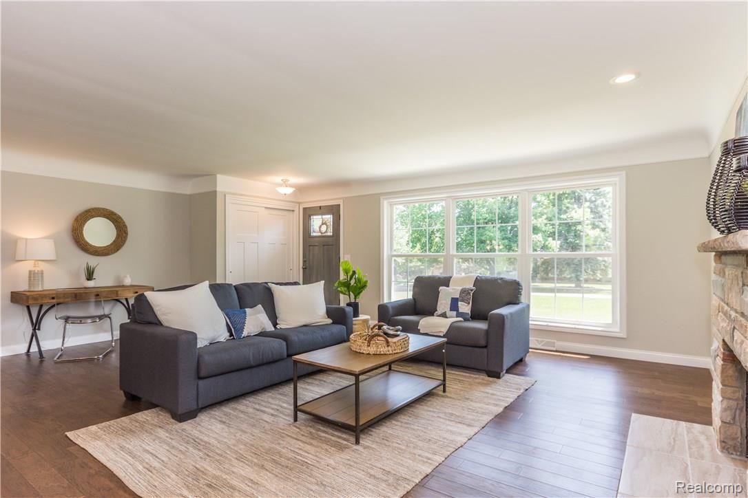 77 Randolph Road Rochester, MI 48309 - Photo 4 of 32 77 Randolph-3.jpg