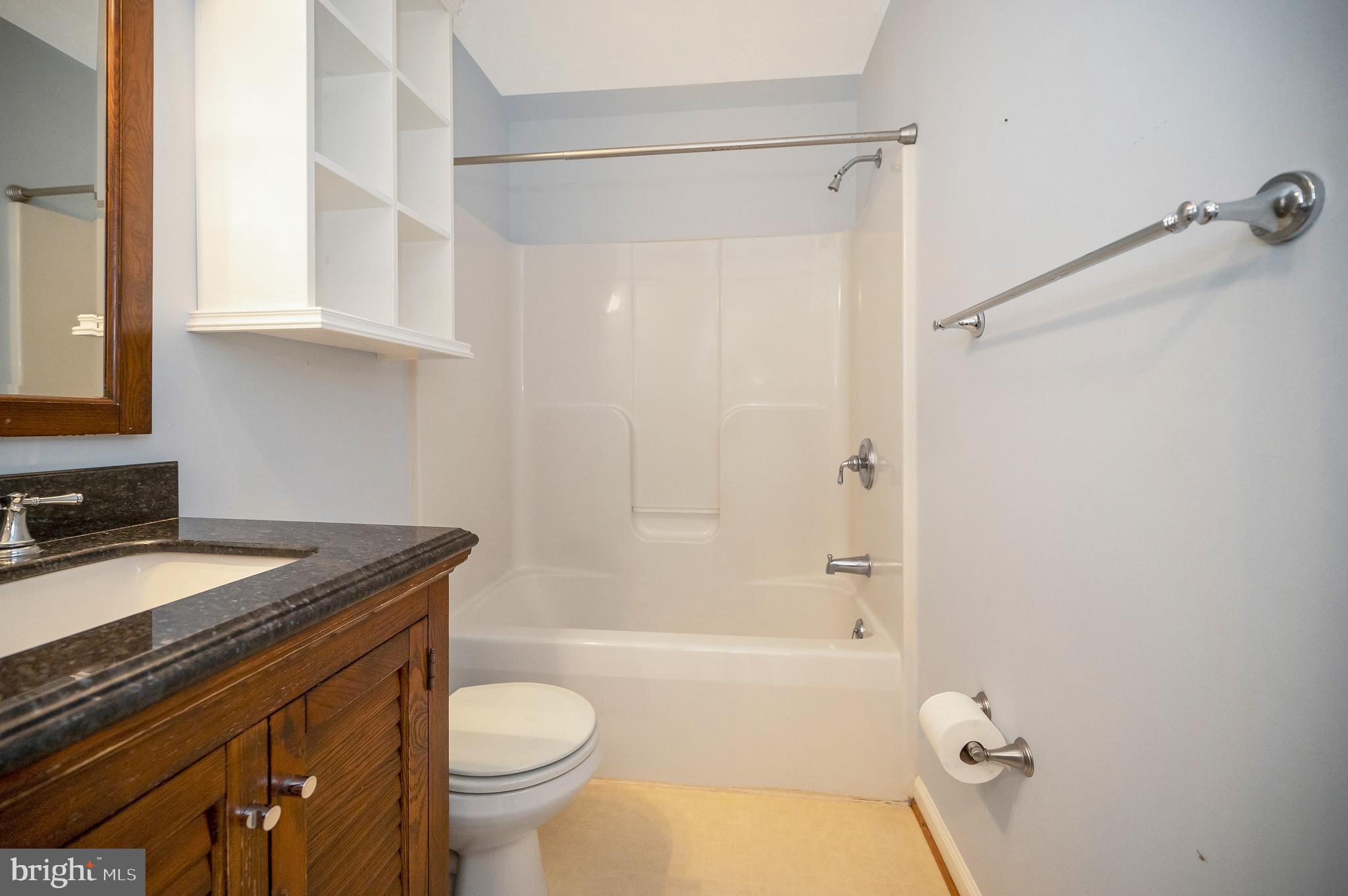 27537 Mine Run Road Rhoadesville, VA 22542 - Photo 83 of 94 Upper Level Hall Bath