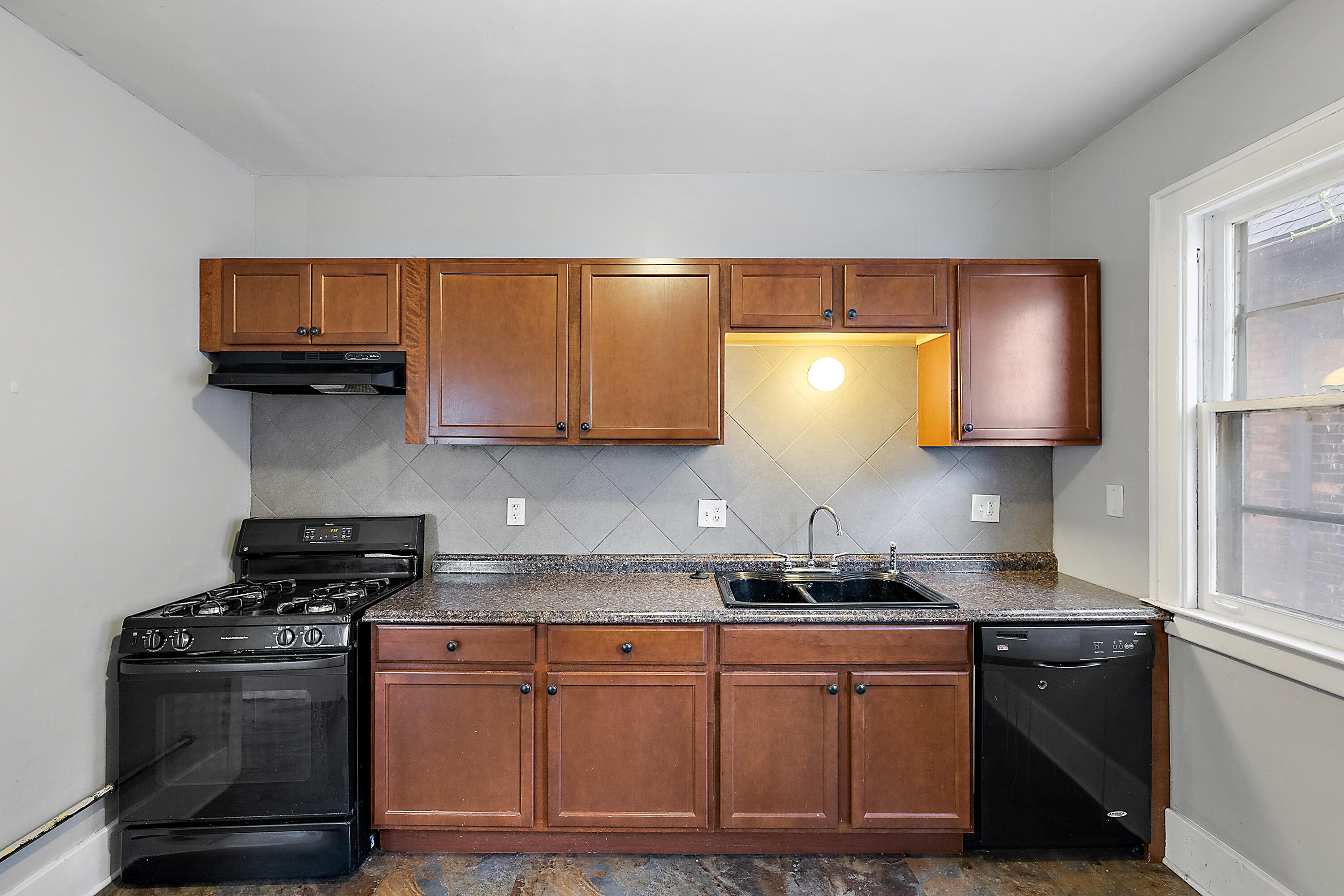 1651 Atkinson Street, Unit 2 Detroit, MI 48206 - Photo 25 of 28 1651 Atkinson 2nd Floor-11