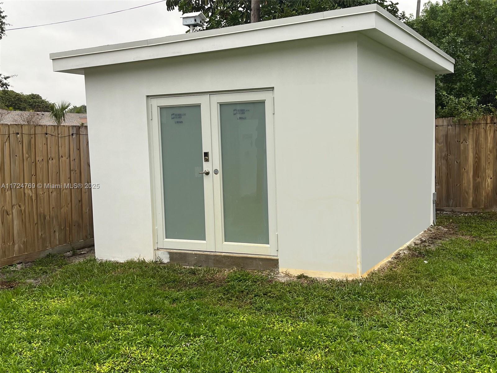 1600 North 56th Avenue Hollywood, FL 33021 - Photo 20 of 25 a house with a outdoor space