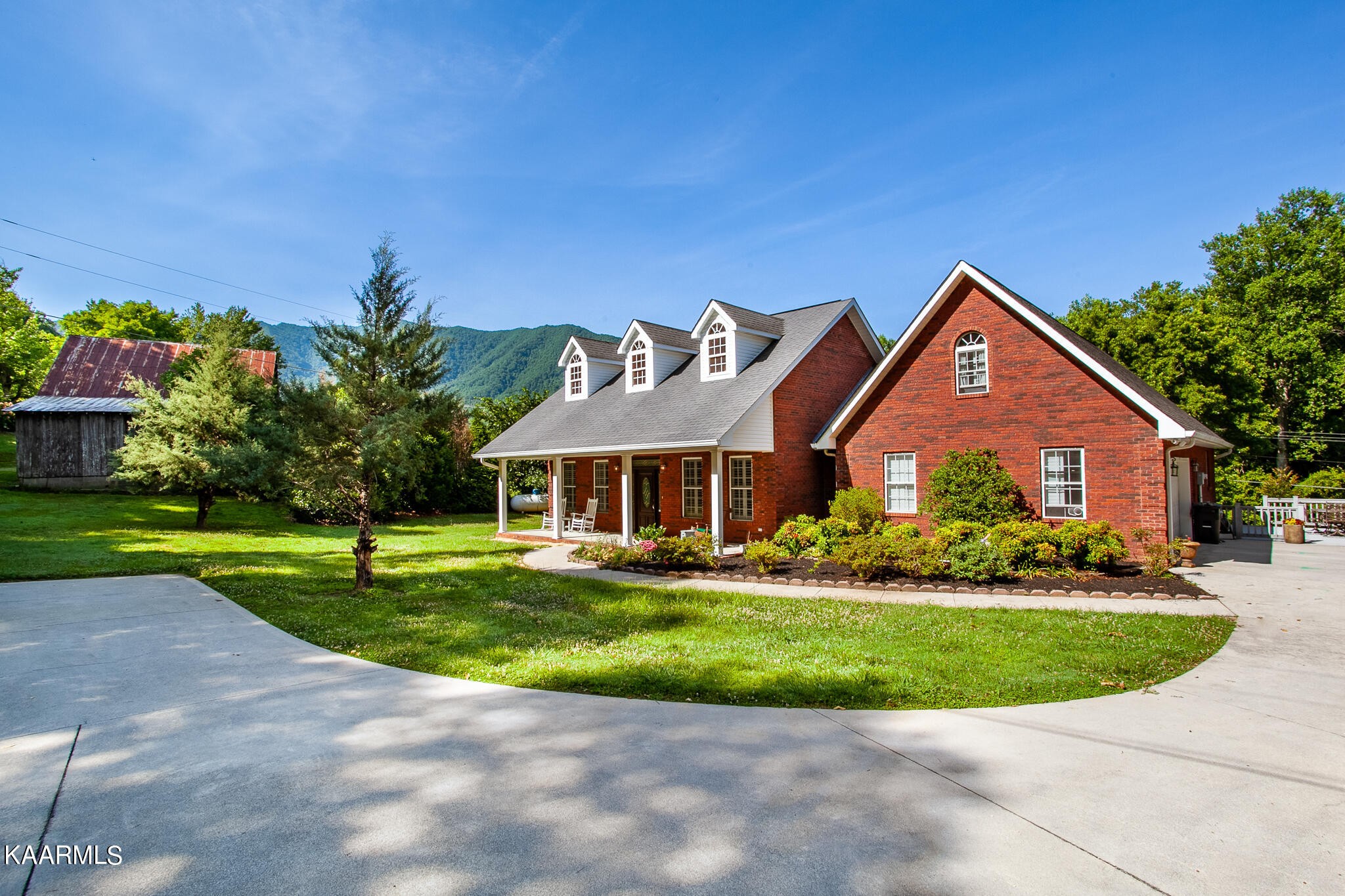 610 Dry Valley Road Townsend, TN 37882 - Photo 1 of 37 a front view of house with yard and green space