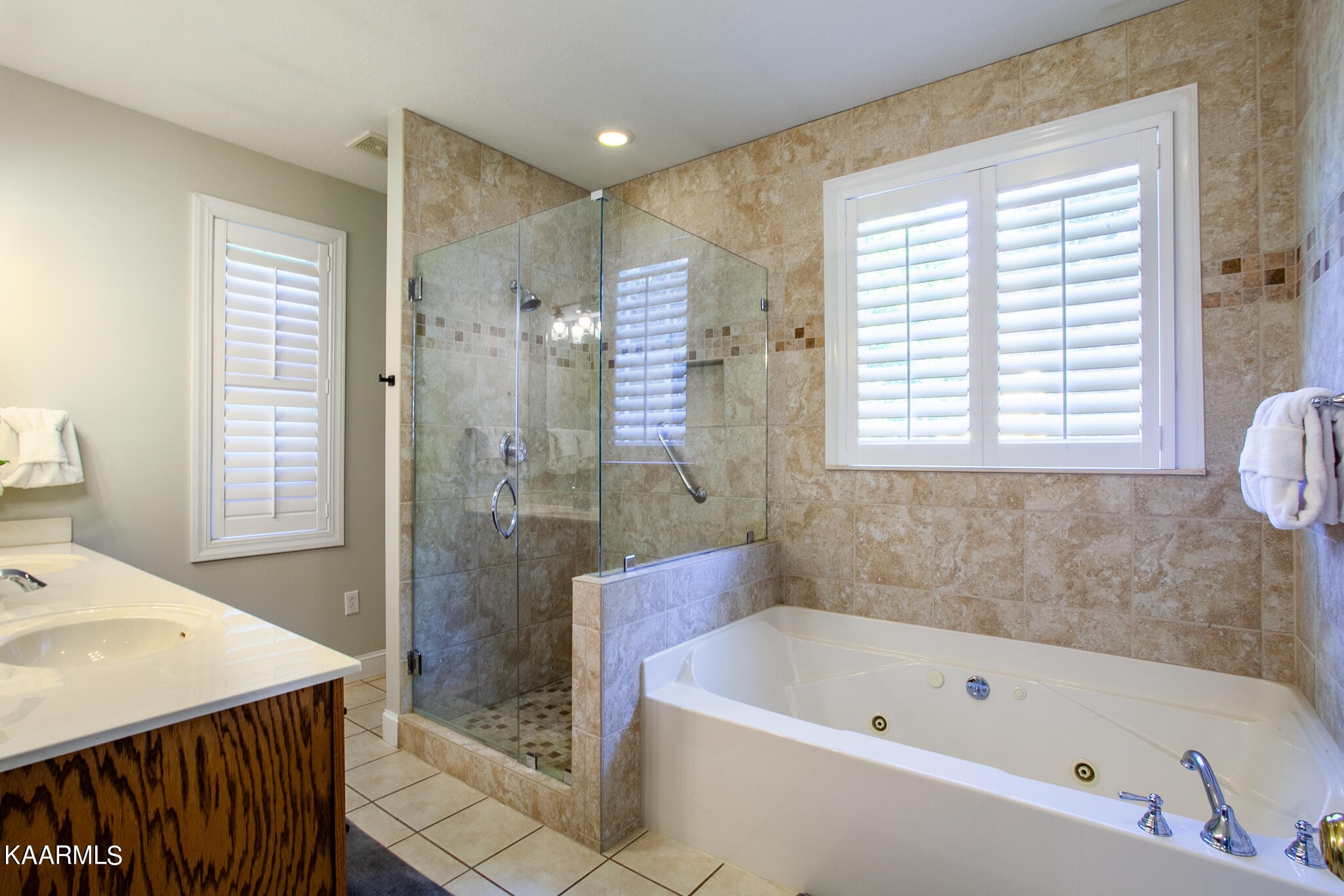 610 Dry Valley Road Townsend, TN 37882 - Photo 20 of 37 a bathroom with a bathtub and a sink