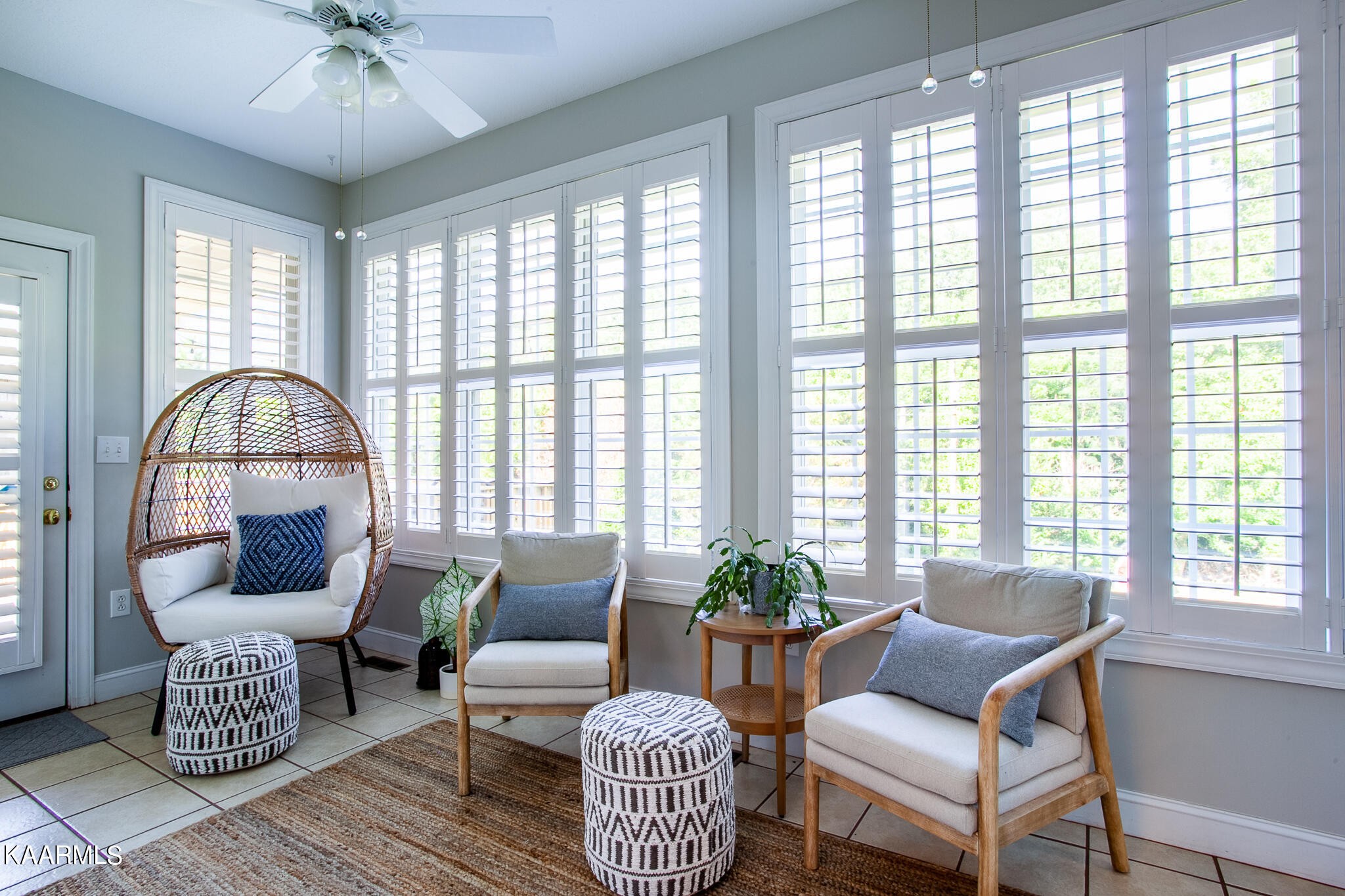 610 Dry Valley Road Townsend, TN 37882 - Photo 27 of 37 a living room with furniture and a large window