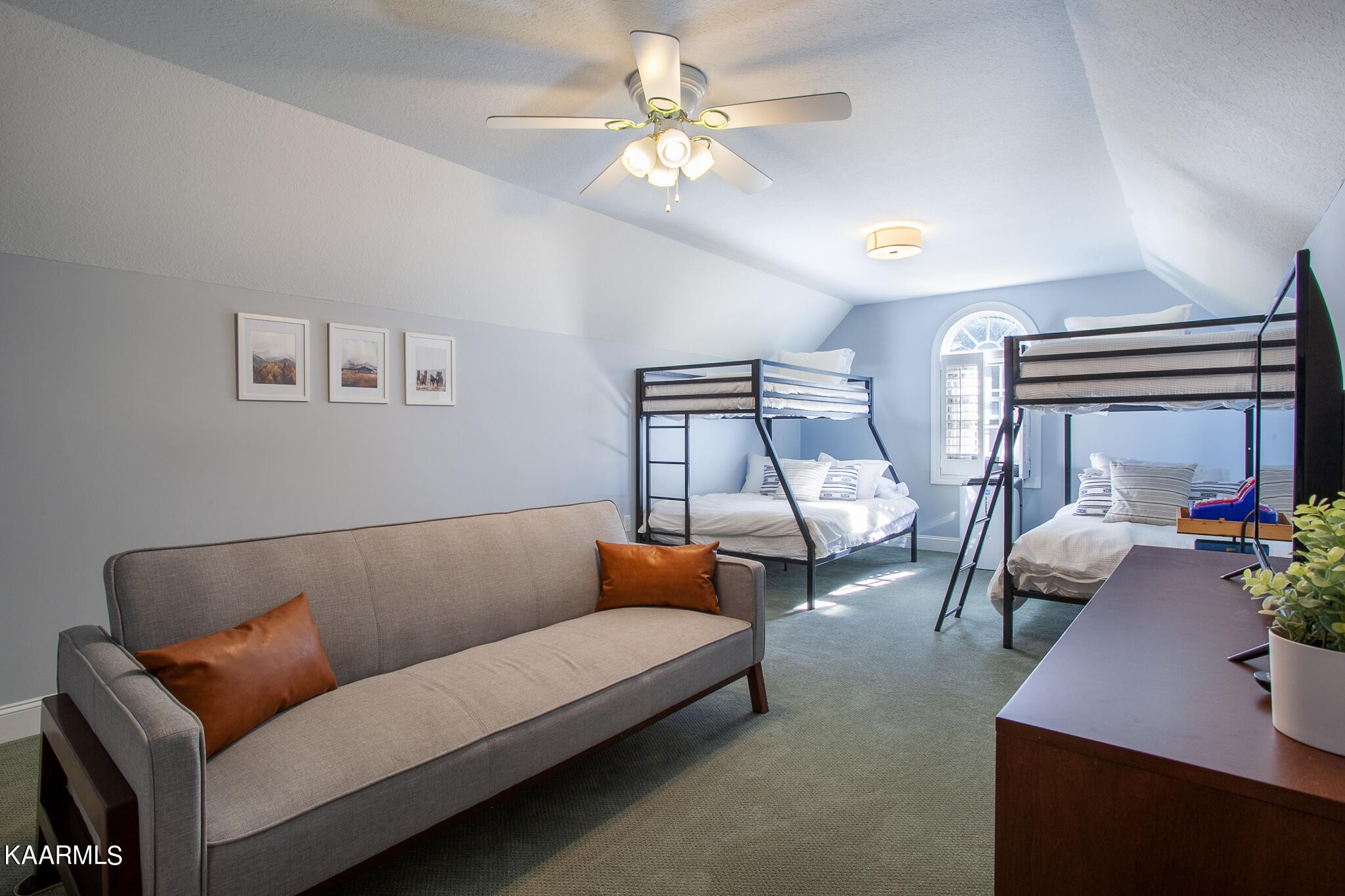 610 Dry Valley Road Townsend, TN 37882 - Photo 28 of 37 a living room with furniture and a chandelier