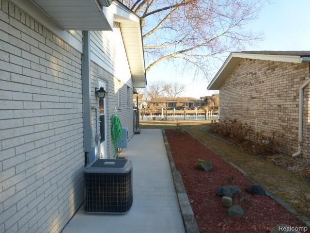 7287 Riverside Drive Algonac, MI 48001 - Photo 4 of 39 P1030392.JPG