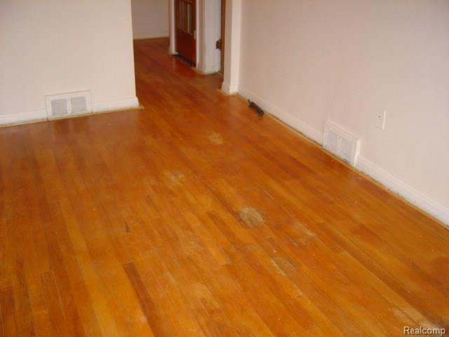 9948 Inkster Road Redford, MI 48239 - Photo 23 of 25 INKSTER LIVING ROOM HARDWOOD.JPG