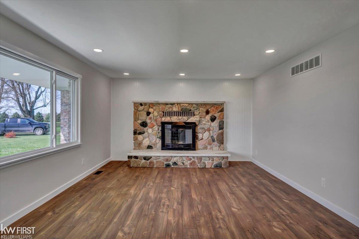 7685 Maple Valley Road Brown City, MI 48416 - Photo 8 of 49 50174095-0a7f3510-042d-4719-8264-15147926093c.JPG