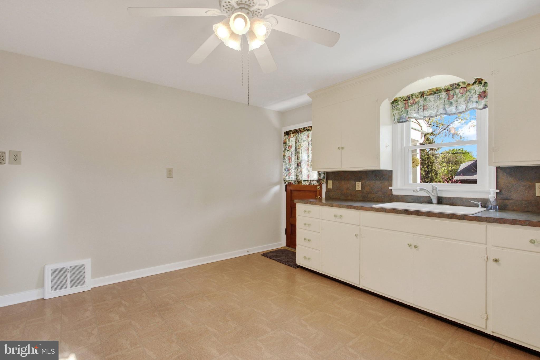 524 Fulton Street Hanover, PA 17331 - Photo 13 of 27