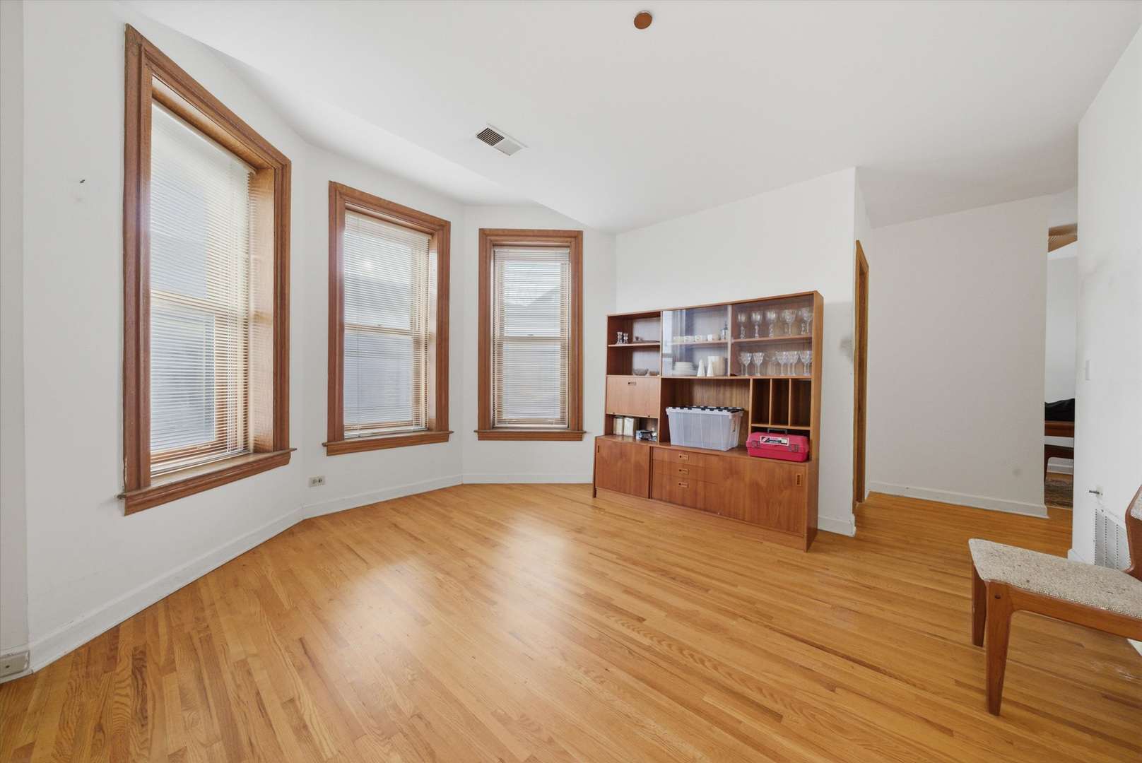 550 West Surf Street, Unit 319 Chicago, IL 60657 - Photo 8 of 17