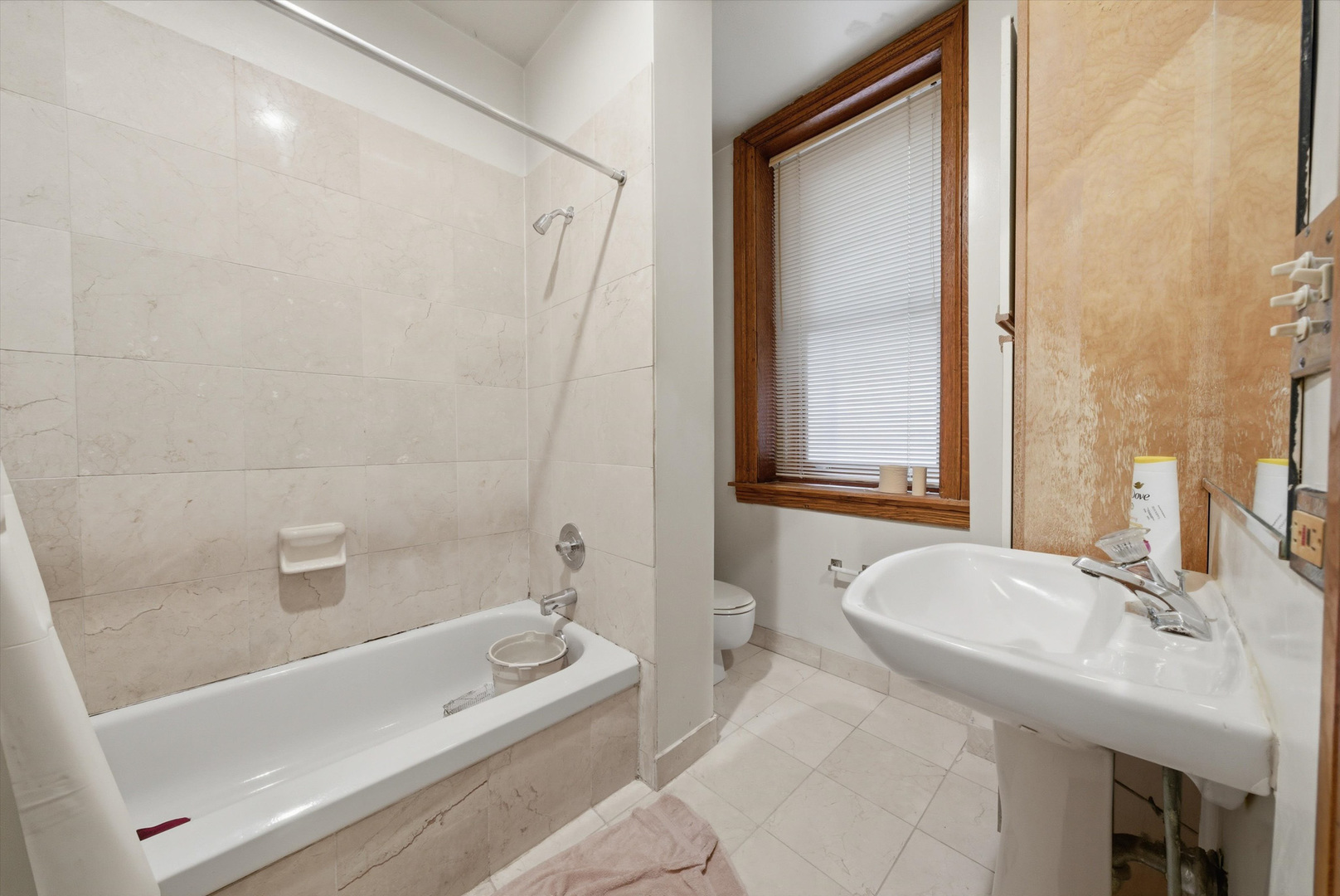 550 West Surf Street, Unit 319 Chicago, IL 60657 - Photo 9 of 17