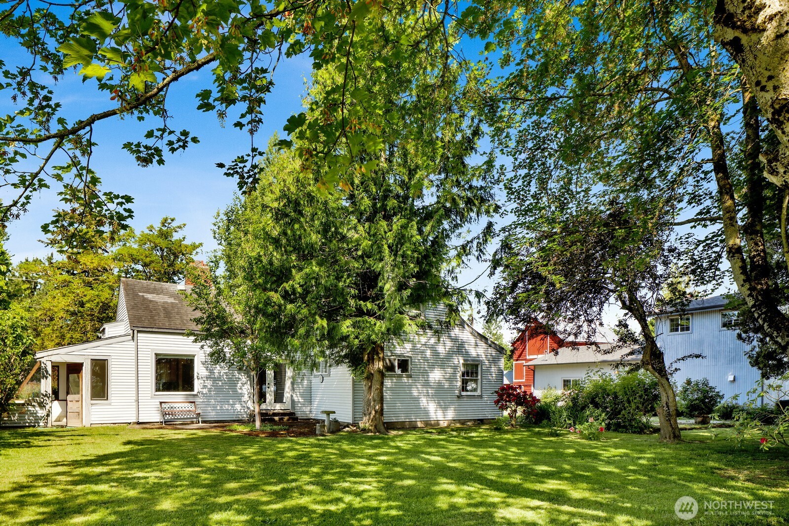 8172 Van Buren Road Everson, WA 98247 - Photo 24 of 33 a front view of a house with garden