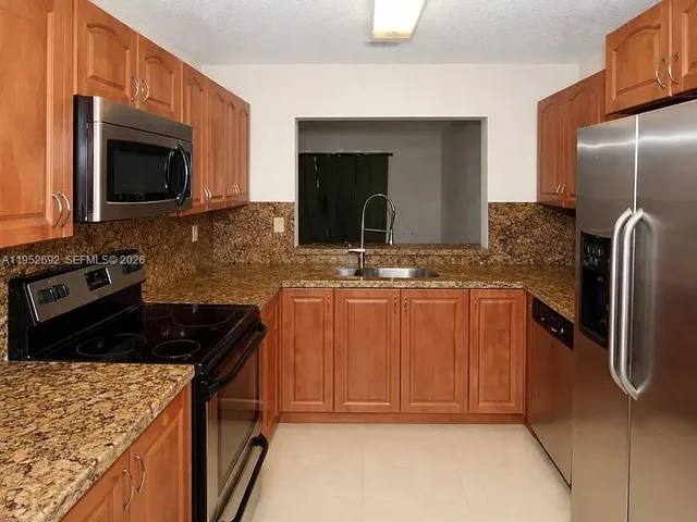 $2,350 | 9457 Palm Circle North, Unit 9457, Pembroke Pines, FL 33025