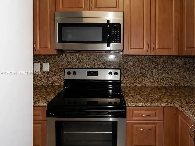 $2,350 | 9457 Palm Circle North, Unit 9457, Pembroke Pines, FL 33025