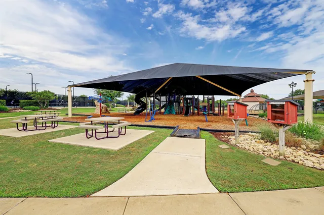 a view of a tennis court