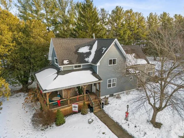 $499,900 | W10763 Cross Road, New London, WI 54961