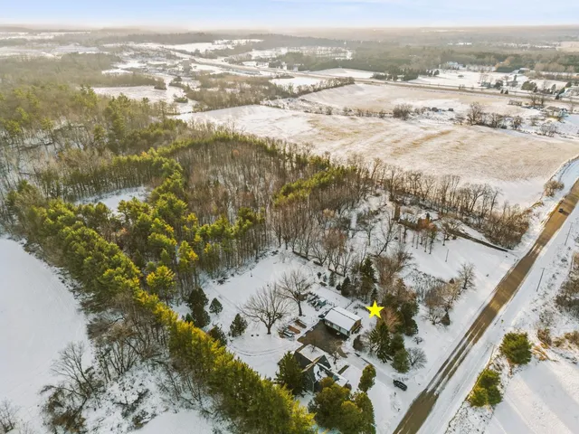 $499,900 | W10763 Cross Road, New London, WI 54961