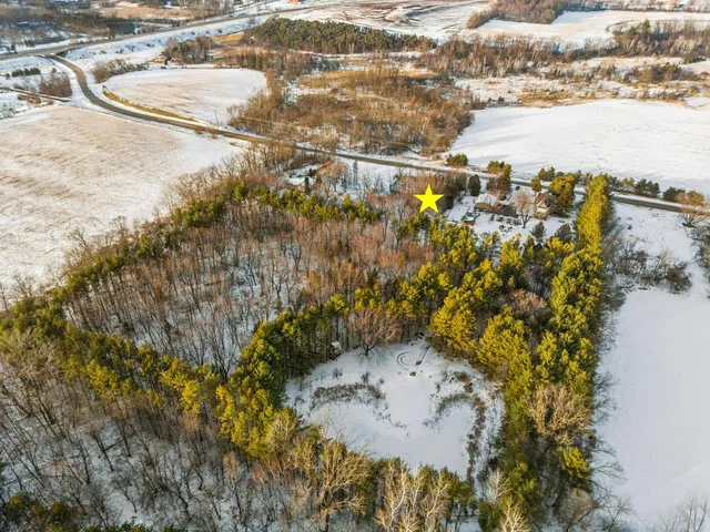 $499,900 | W10763 Cross Road, New London, WI 54961