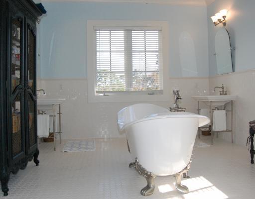 5575 Pennock Point Road Jupiter, FL 33458 - Photo 10 of 16 a living room with a sink furniture and a window