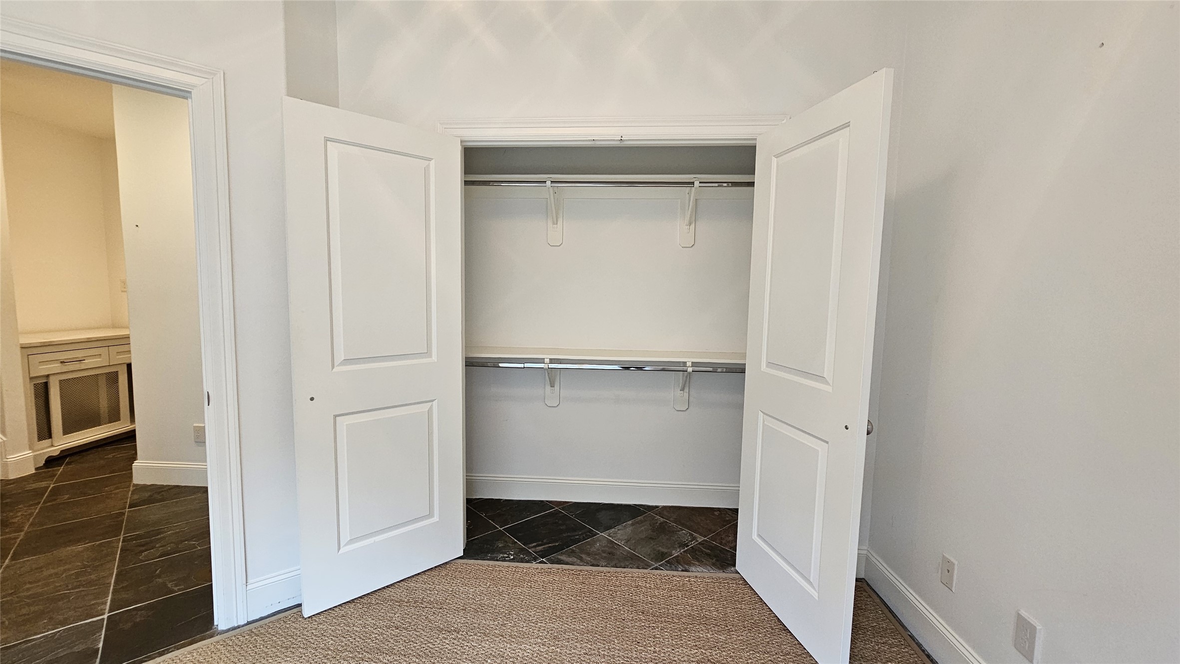902 West 23rd Street, Unit I Houston, TX 77008 - Photo 18 of 36 2nd Bedroom Closet