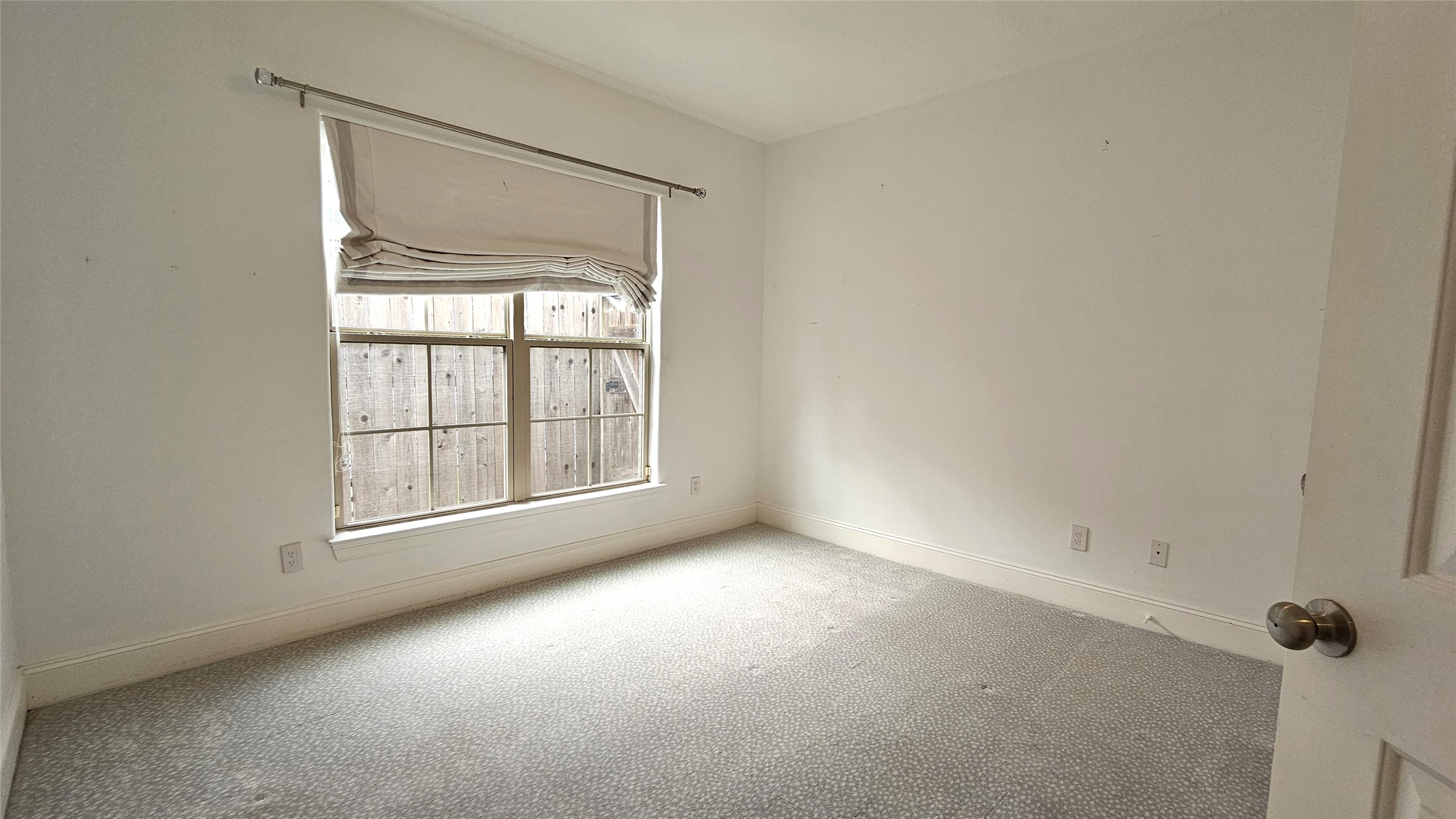 902 West 23rd Street, Unit I Houston, TX 77008 - Photo 19 of 36 a view of empty room with window