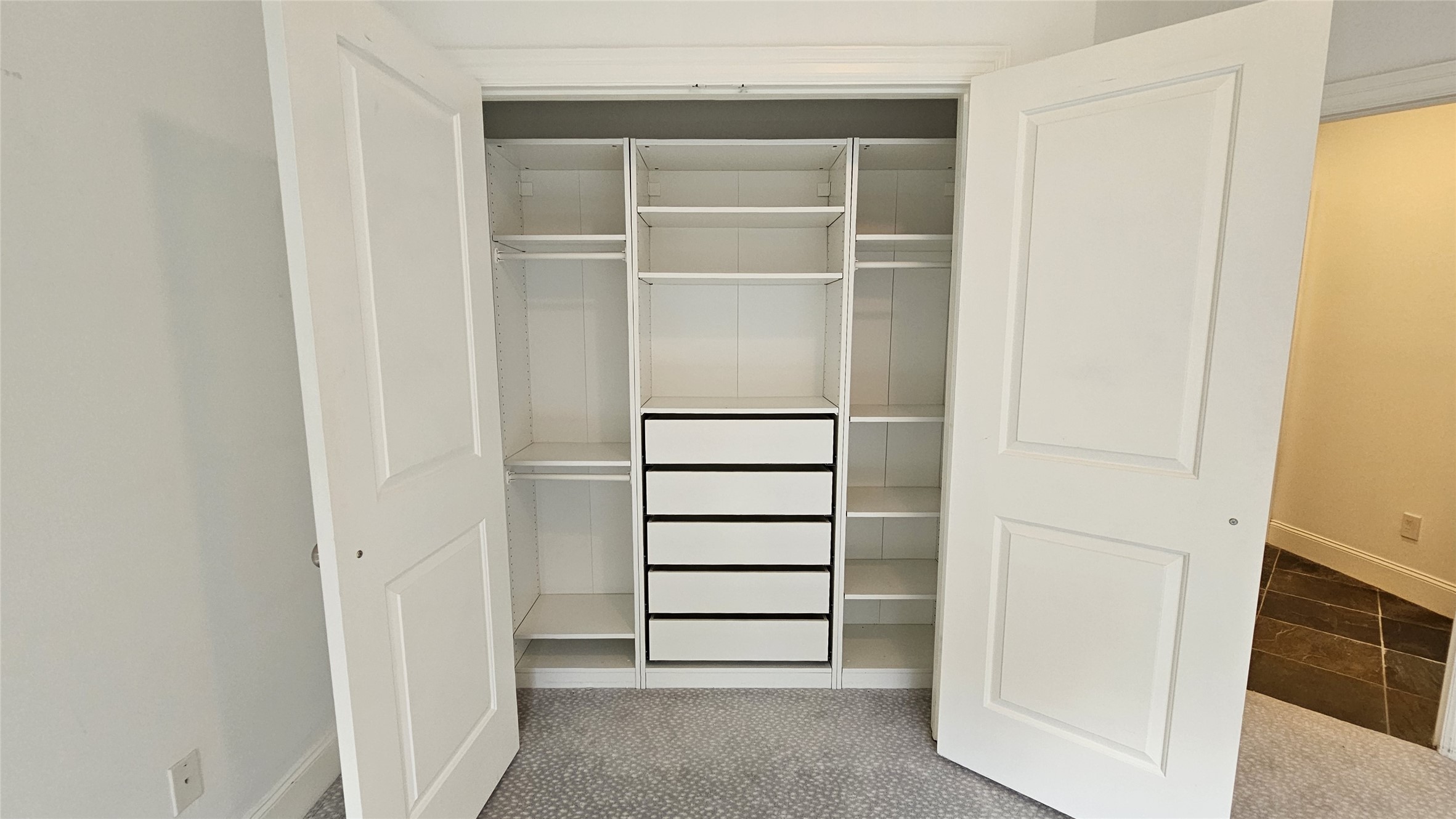 902 West 23rd Street, Unit I Houston, TX 77008 - Photo 21 of 36 3rd Bedroom Closet