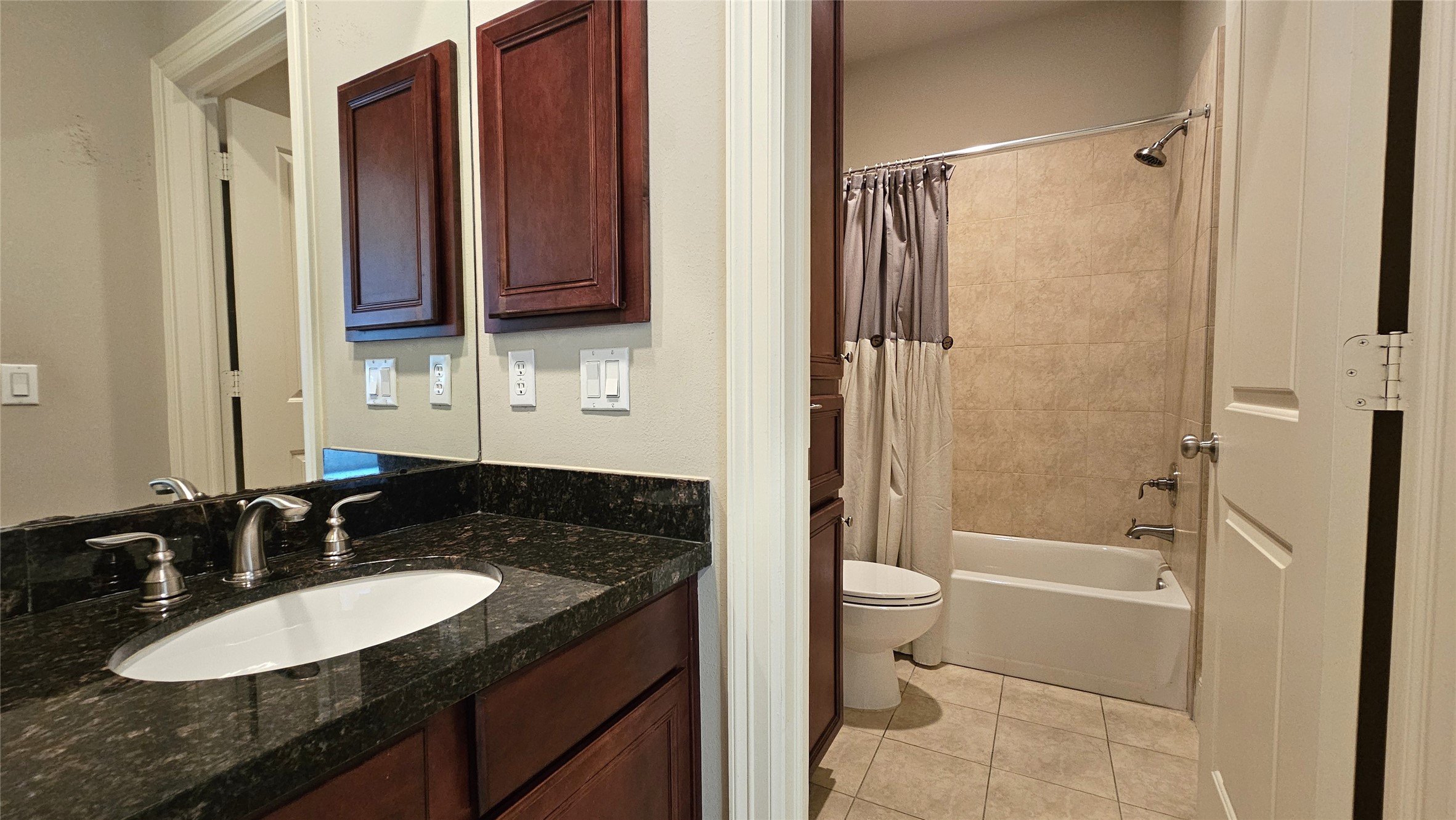 902 West 23rd Street, Unit I Houston, TX 77008 - Photo 23 of 36 a bathroom with a granite countertop sink toilet and shower
