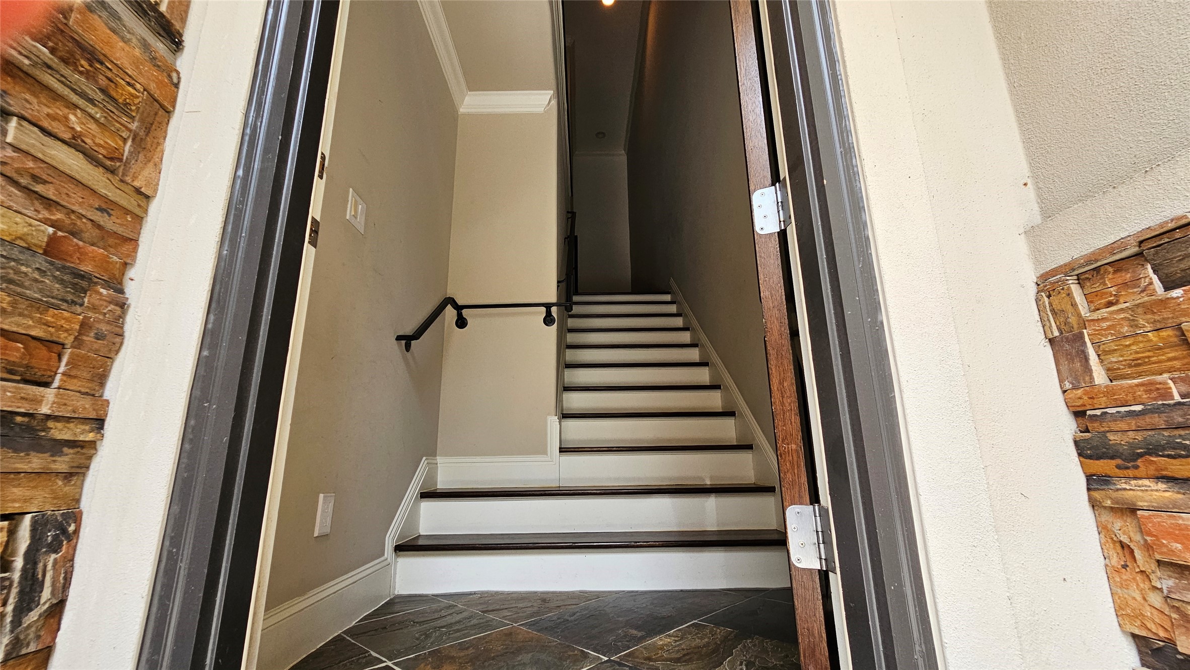 902 West 23rd Street, Unit I Houston, TX 77008 - Photo 28 of 36 a view of entryway