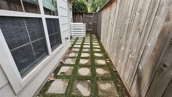 $2,900 | 902 West 23rd Street, Unit I, Houston, TX 77008