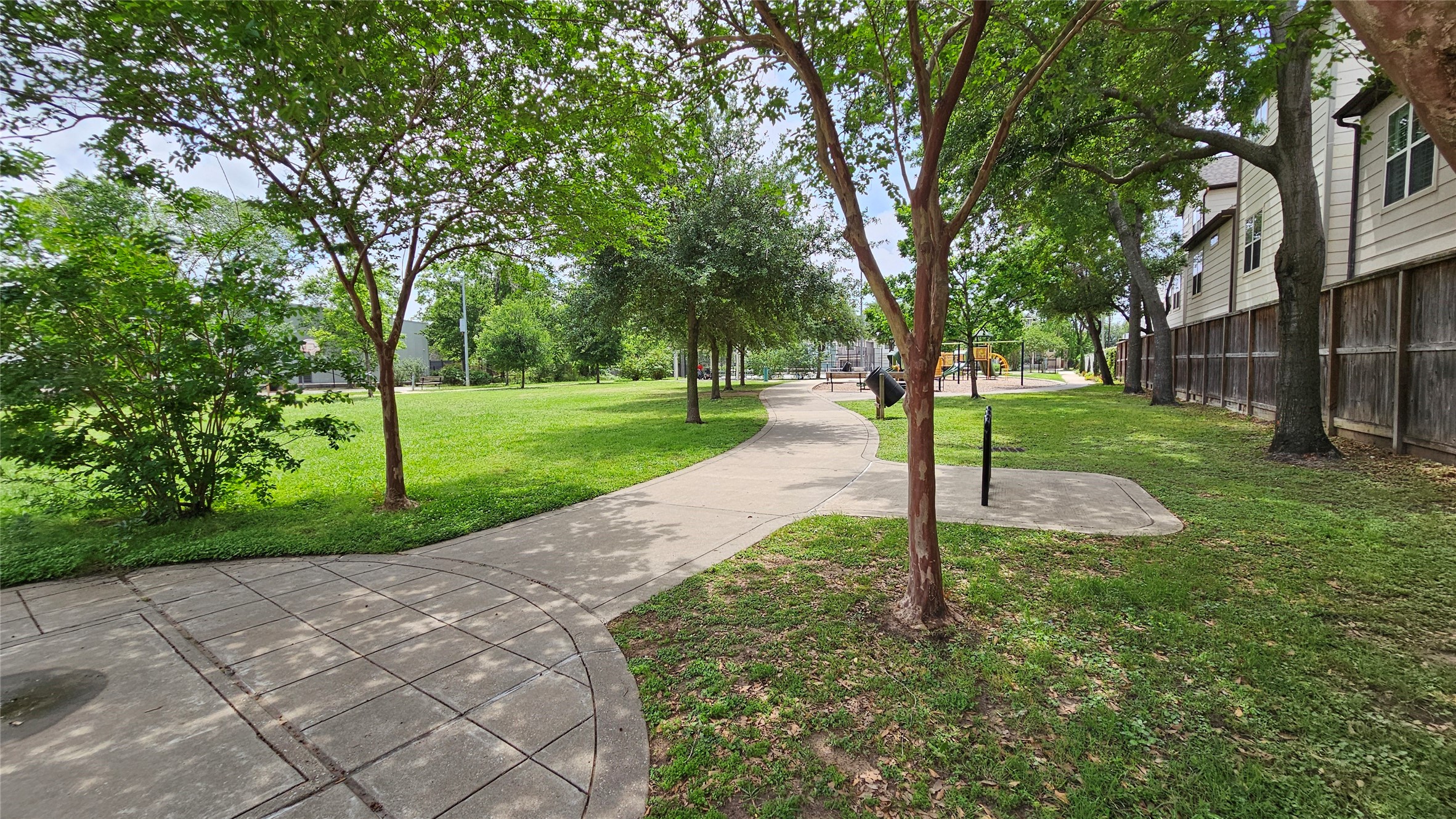 902 West 23rd Street, Unit I Houston, TX 77008 - Photo 35 of 36 a view of a park with tree s