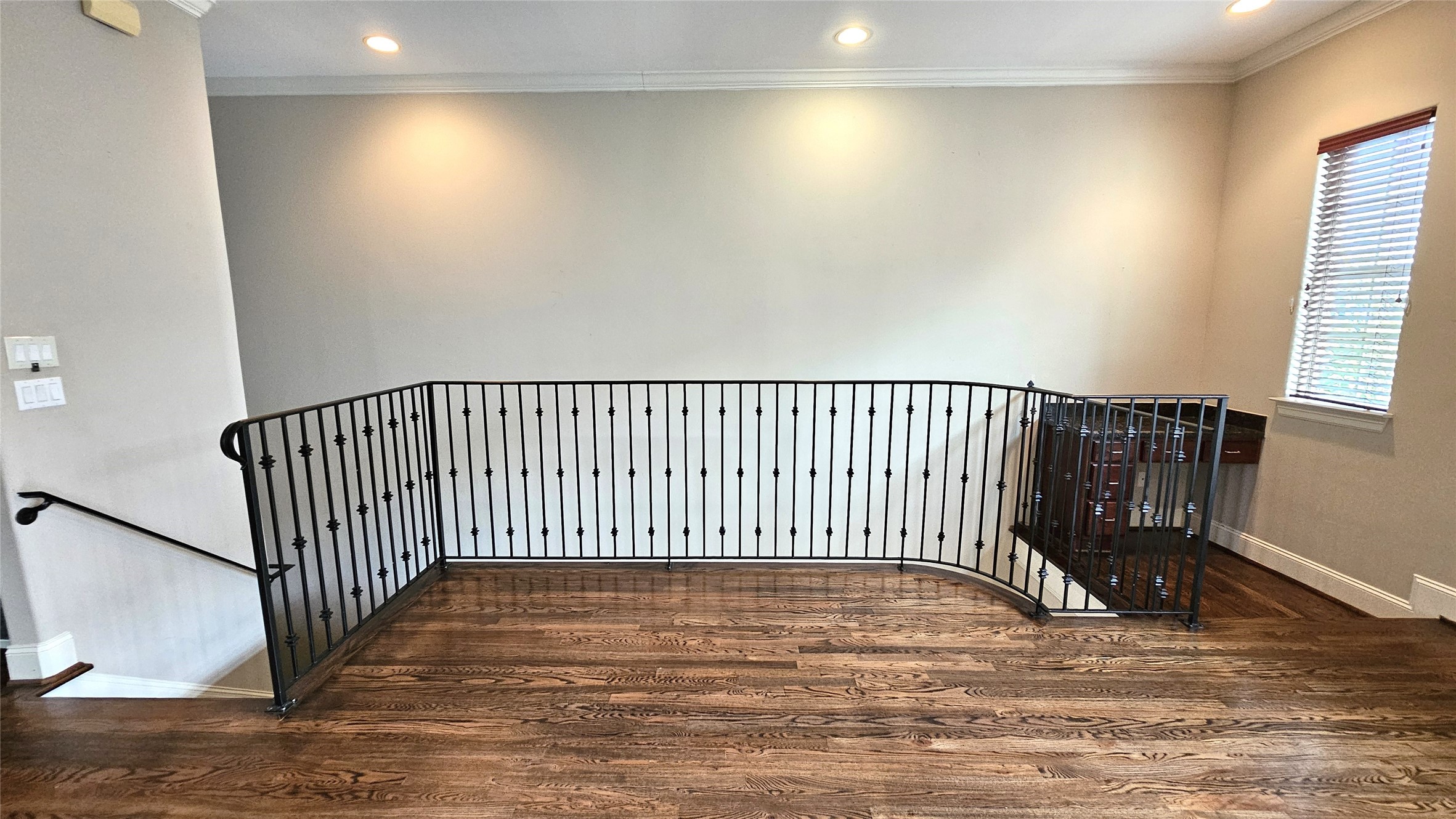 902 West 23rd Street, Unit I Houston, TX 77008 - Photo 4 of 36 a view of a staircase