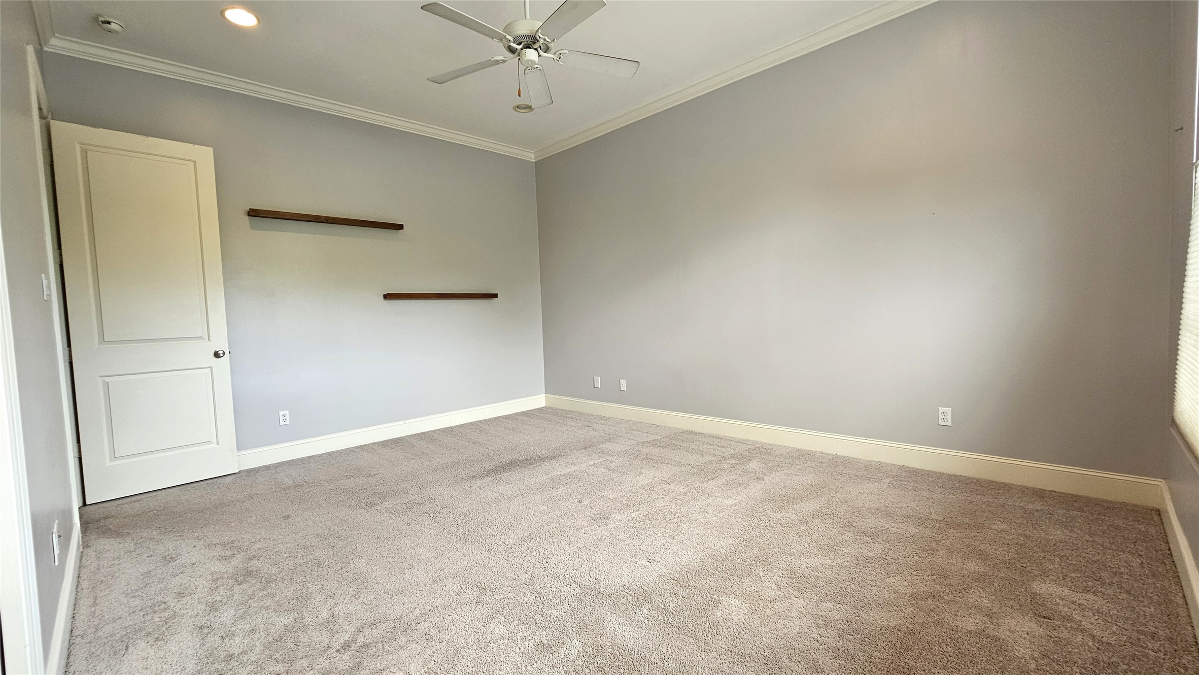 902 West 23rd Street, Unit I Houston, TX 77008 - Photo 8 of 36 an empty room with a ceiling fan and a window