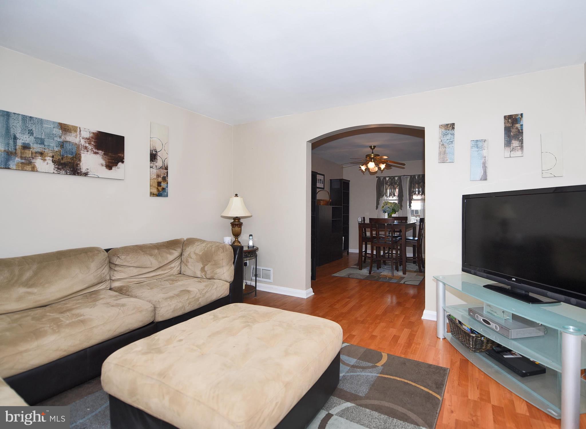 7860 Charlesmont Road Baltimore, MD 21222 - Photo 4 of 29 Living Room